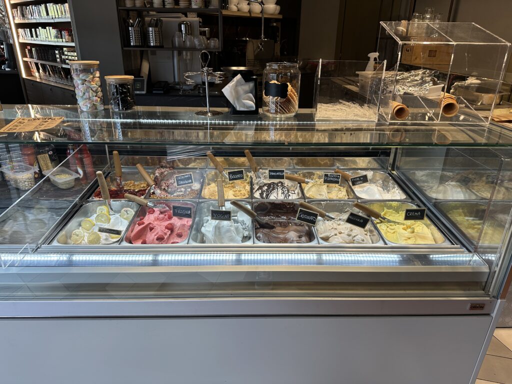 vetrina-gelati-artigianali-bar-g87-casnate-como.jpg